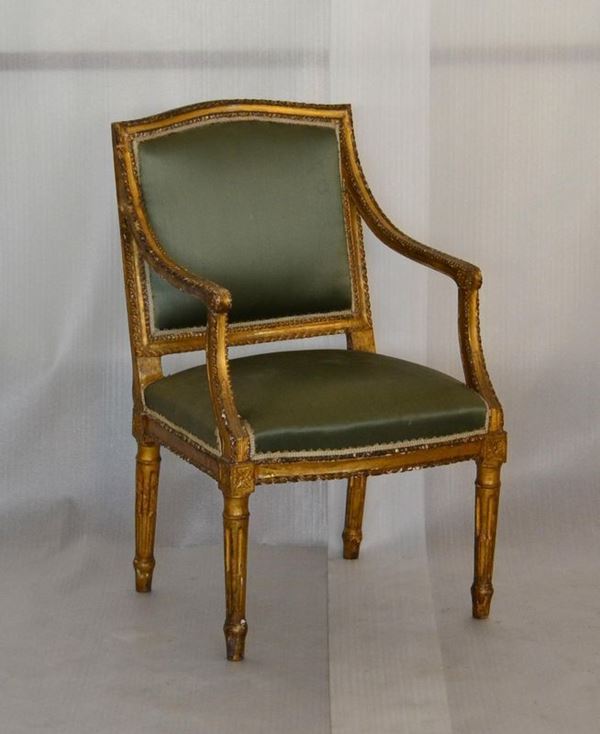  Poltroncina, Luigi XVI, in legno dorato e intagliato, imbottita e ricoperta in seta verde, alt. cm 95                                       