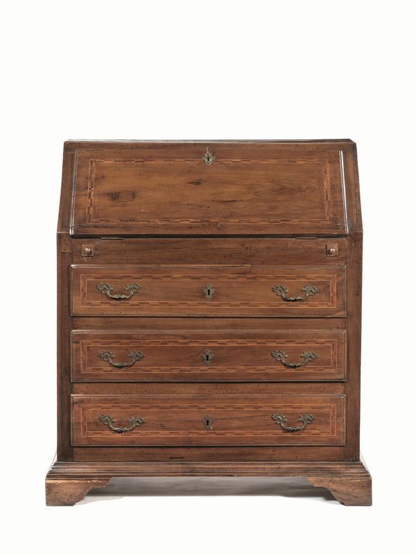  Piccolo cassettone-scrivania, Toscana, fine sec. XVIII , in noce intarsiato a nastrino, piano a ribalta, scarabattolo con cassetti e vano a giorno, tre cassetti, base modanata, piedi a mensola, cm 88x46x104,  alcuni danni e restauri 