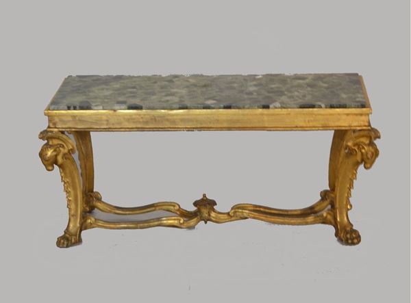  Tavolino da centro, in legno intagliato e dorato, piano rettangolare        