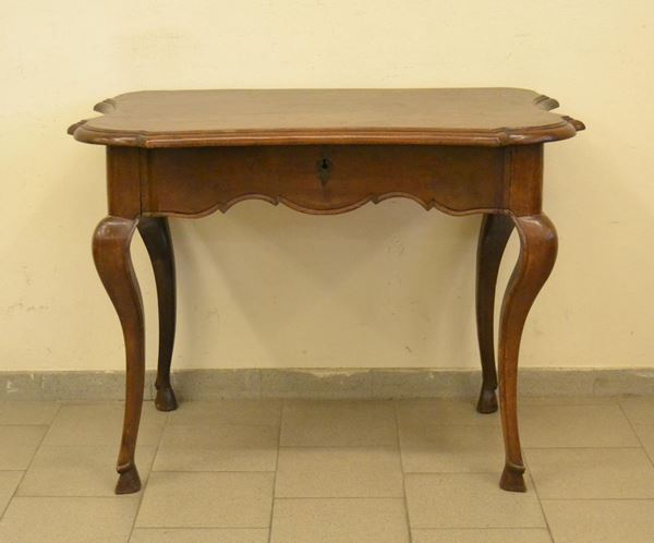  Consolle, Lombardia, sec. XVIII, in noce, gambe mosse, un cassetto, cm 115x69x84 