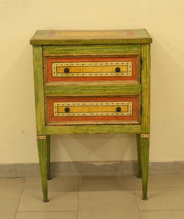  Comodino, Luigi XVI, Marche, sec. XVIII, in legno laccato, uno sportello, gambe troncopiramidali, cm 59x36x83                                             
