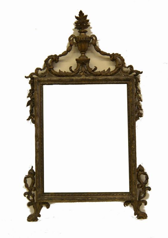  Specchiera, Veneto, sec. XVIII, in legno intagliato e laccato, cimasa sagomata, cm 145x80, difetti 