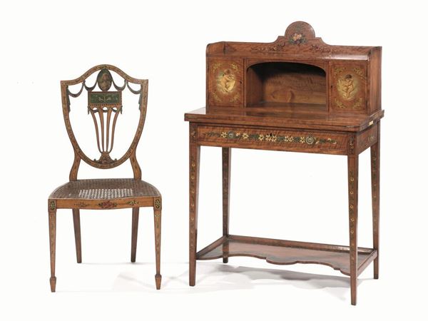  Bonheur de jour, Inghilterra, fine sec. XIX , in satin wood dipinto con putti e composizioni floreali, alzata a scarabattolo con due sportelli e vano a giorno, piano ribaltabile, un cassetto nella fascia, alte gambe troncopiramidali riunite da sottopiano sagomato cm 76x44x104 ed  una sedia  analoga, con schienale a scudo e sedile in cannettÃ©,  danni alla sedia  (2)
