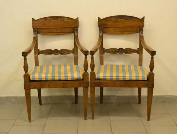  Coppia di poltroncine, Toscana, sec. XIX, braccioli ricurvi, sedute in cannettÃ¨, complete di cuscini 