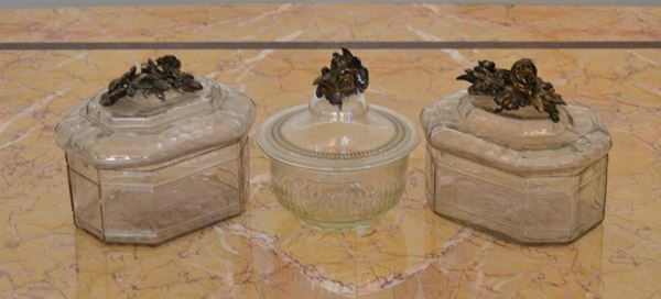   Due scatole ottagonali sec. XIX, in cristallo                                - Asta Gioielli, Argenti, Modernariato, Dipinti, Mobili e Oggetti d'Arte - Poggio Bracciolini Casa d'Aste