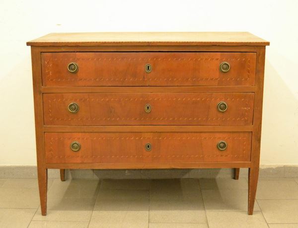  Cassettone, Luigi XVI, in noce filettato, a tre cassetti, gambe troncopiramidali, cm 115,5x56,5x91                                             