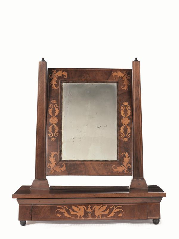  Specchiera soprammobile a bilico, metÃ  sec. XIX,  in   noce intarsiato in acero, cornice rettangolare con foglie di acanto angolari, base con un piccolo cassetto su piedini a cipolla, cm 68x36x77