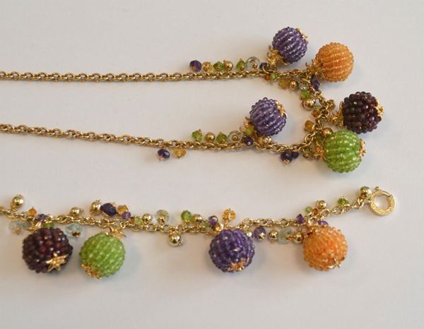 Collana in oro giallo,titolo 375, con ciondoli a sfera, pietre mix e bracciale en suit