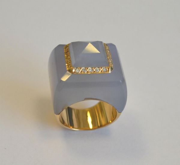 Anello in oro giallo, con calcedonio e brillanti, marcato Moonlight,g 23,5