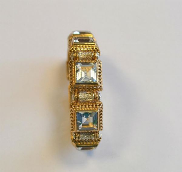 Bracciale in oro giallo e bianco, titolo 750, e titolo 333, con nove elementi quadrati ,snodabili e decorati da una acquamarina ciascuno con brillanti  marcato Moonlight, g 52,7