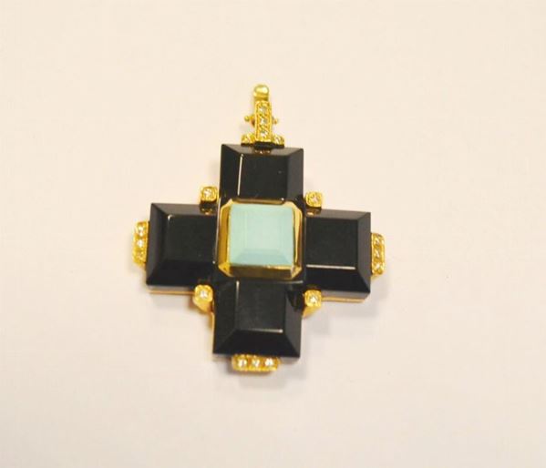 Pendente in oro giallo,onice,turchese e brillanti a forma di croce, g 14,8