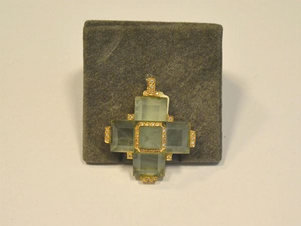 Pendente in oro giallo, acquamarina milk e brillanti, a forma di croce, marcato Moonlight, g 15