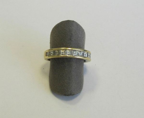 Anello riviera in oro giallo, con diamanti di taglio quadrato, g 4,8                           