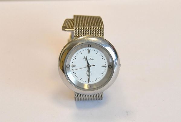 Orologio da polso Dodo Pomellato, in acciaio, Cassa bombata in acciaio lucido con fondello a scatto. Quadrante bianco con lunetta interno argento con scritta Dodo, indici applicati , lancette a bastone. Movimento al quarzo. Bracciale a maglie tessuto in acciaio con fibbia ad ardiglione. Diam. mm 33                                          