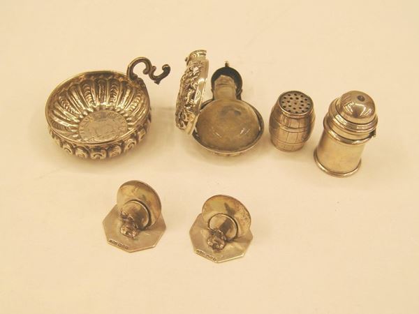 Tate-vin, sec. XIX/XX ,in argento sbalzato e cesellato con moneta antica inserita                                 