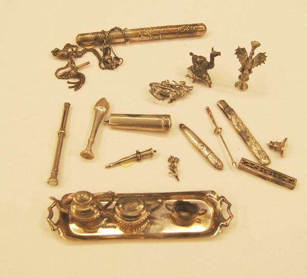 Servizio da the, Birmingham 1961, in miniatura in argento,  composto da  teiera,  bricco per acqua,  zuccheriera,  lattiera e vassoio allungato,                                                          