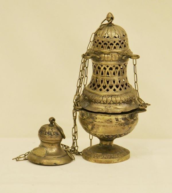 Incensiere, sec. XVIII, in argento lavorato, alt. cm 29
