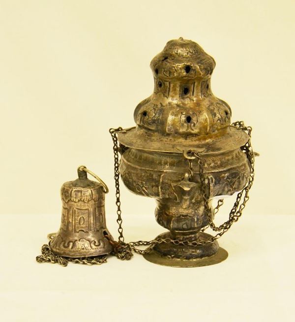 Incensiere, sec. XVIII, in argento lavorato e decorato con TESTE DI SERPENTI,