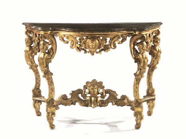 Piccola console, Italia centrale, metÃ”Ã‡Âª sec. XVIII, in legno intagliato e dorato, piano sagomato dipinto a finto marmo con becco di civetta, pendaglina traforata a volute centrata da protome femminile, sostegni modellati a busto di arpia su voluta, piedi a ricciolo, crociera sagomata e centrata da mascherone, cm 122x54x84, piccoli danni e restaur