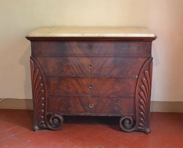 Cassettone Biedermeier, sec. XIX, in mogano, a quattro cassetti,