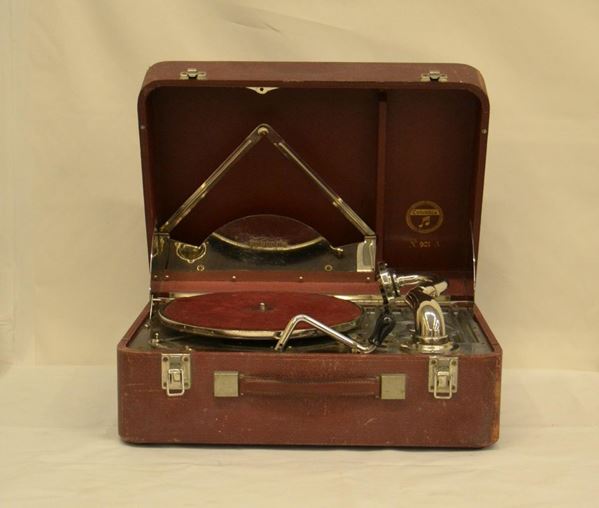 Grammofono portatile, anni 40, marca Umberto Pizzi-Bologna, modello Columbia,
