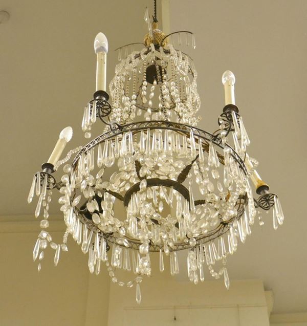 Lampadario, inizi sec. XX, a sei luci, fusto in metallo con gocce in cristallo,