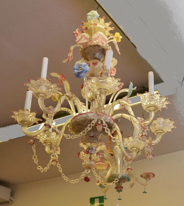 Lampadario, fine sec. XIX, in vetro di murano, a otto luci, con fiori e foglie di