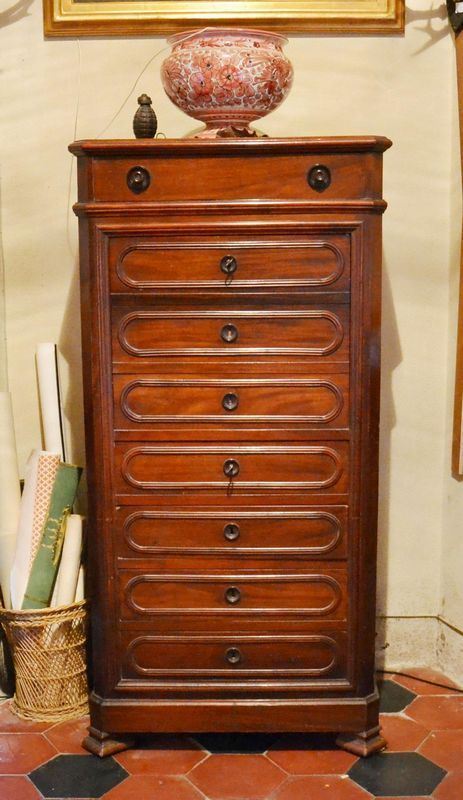 Mobile a colonna, Toscana, sec. XIX, in noce, a otto cassetti, cm 69x41x136