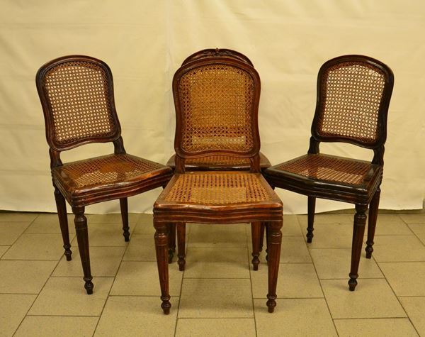 Quattro sedie, Veneto, sec. XVIII, in noce, gambe scanalate, sedute e schienali
