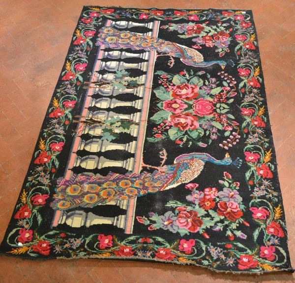  Tappeto russo,  fondo nero decorato in policromia da due pavoni tra quinte arboree e floreali in policromia, cm 330x236,  consunto 