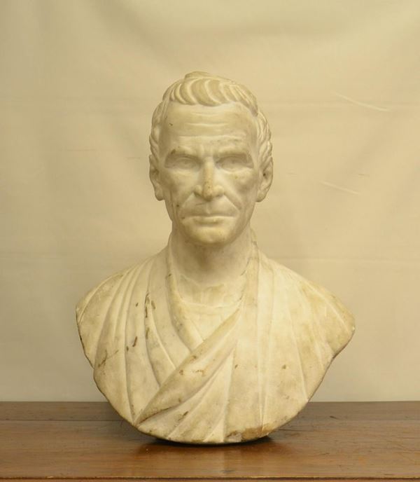 Scultura, sec. XVIII, in marmo, SENATORE, alt. cm 58
