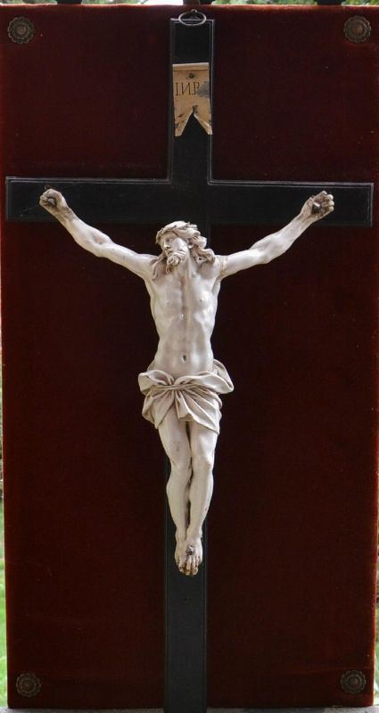 Cristo, sec. XIX, in terracotta smaltata, su croce in legno, cm 30x42, difetti e mancanze