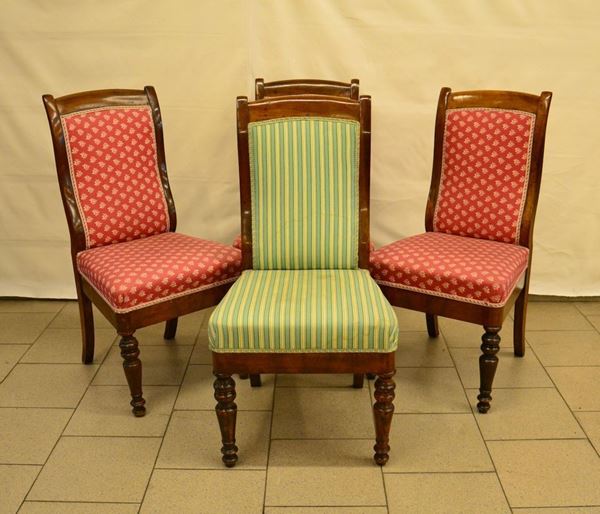 Quattro sedie, Toscana, sec. XIX, in noce, gambe tornite ( 4 )