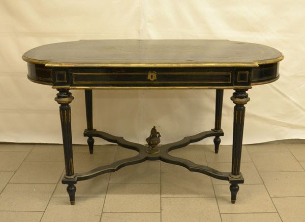 Tavolo, Francia, sec. XIX, in legno ebanizzato, piano ovale decorato a motivi floreali, un cassetto, rapporti in metallo dorato, quattro gambe scanalate riunite da traversa, cm 140x78x77, difetti e mancanze