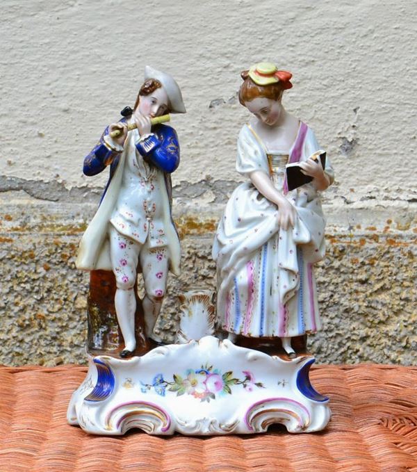 Gruppo, sec. XIX, in ceramica, raffigurante FIGURE