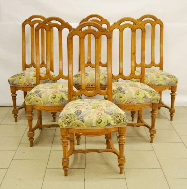 Sei sedie, Lombardia, sec. XIX, in noce, seduta imbottita in stoffa a fiori, schienale sagomato, gambe tornite riunite da traverse, cm 48x42x110, difetti ( 6 )
