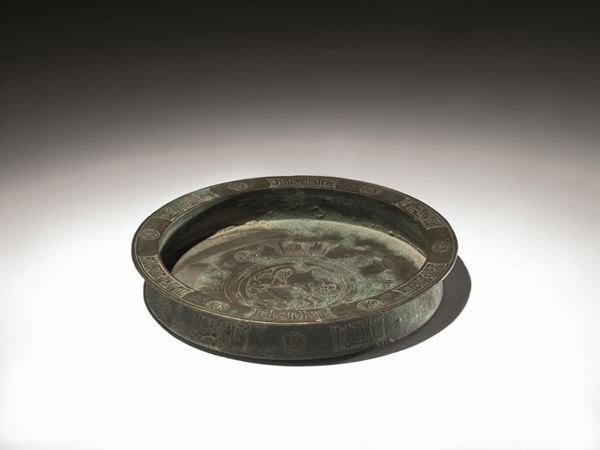  Piccola vaschetta area mediorientale sec. XIX-XX,  in bronzo decorato con   