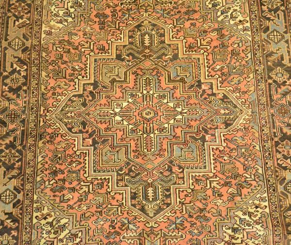 Tappeto persiano HERIZ, di vecchia manifattura, con colori vegetali naturali, campo color rosso a motivi