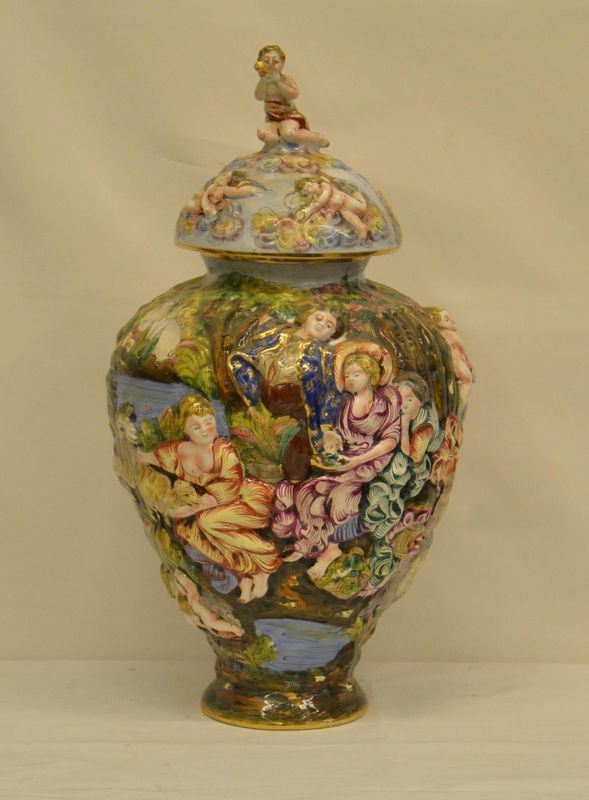 Vaso, sec. XX, in ceramica, manifattura Capodimonte, decorato a FIGURE