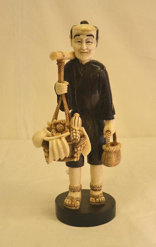 Scultura  Cina, inizi sec XX , raffigurante CONTADINO realizzato con vari 