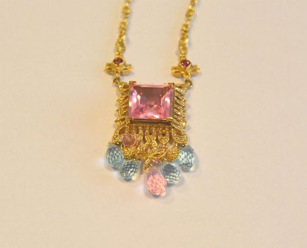 Collana in oro giallo, terbium rosa e diamanti                             