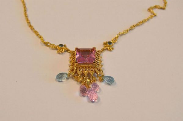  Collana in oro giallo, terbium rosa e diamanti 