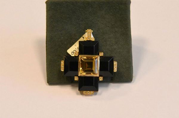  Pendente in oro giallo,  quarzo citrino e brillanti 