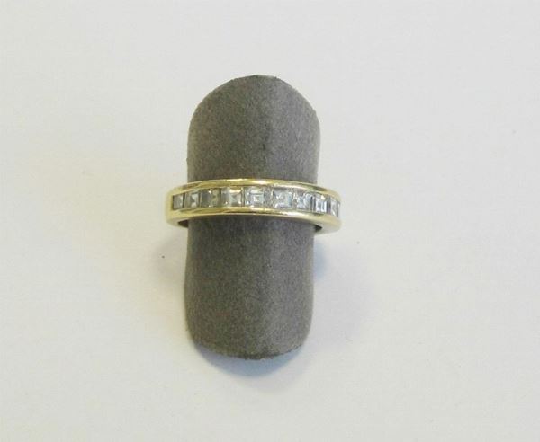 Anello riviera in oro giallo   con diamanti di taglio quadrato, g 4,8                           