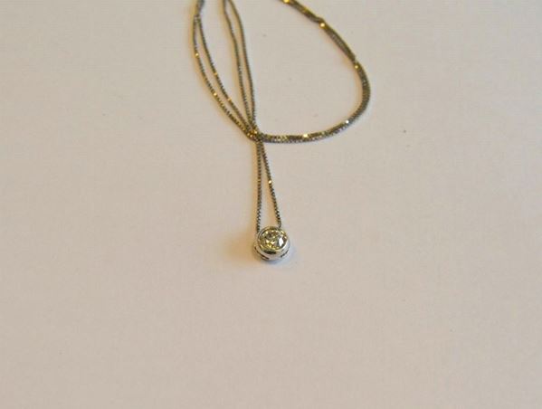  Collana in oro bianco e diamante ,  punto luce  con brillante di ct 0,35 g 2,2          