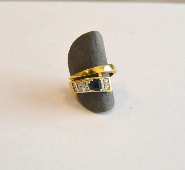  Anello in oro giallo, zaffiro e diamanti ,  realizzato a contrariÃ¨ con zaffiro e brillanti g 5                 