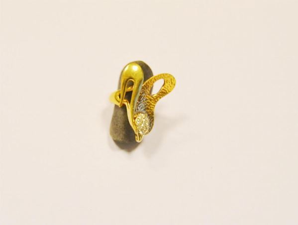  Anello scultura in oro giallo e diamanti  ,   - Asta Antiquariato, Collezionismo & Gioielli - Poggio Bracciolini Casa d'Aste