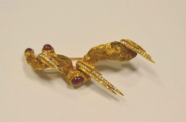  Spilla in oro giallo ,diamanti e rubini  