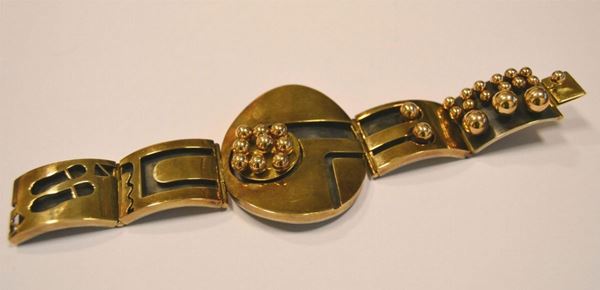  Bracciale scultura, in oro giallo e argento 