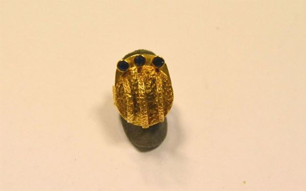  Anello scultura in oro giallo e rubini, 